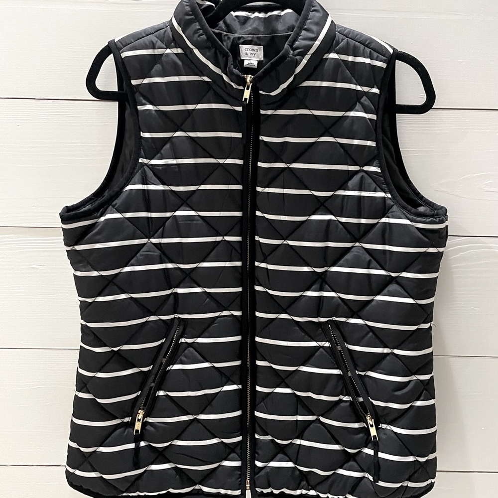 Crown and Ivy quilted/puffer vest Size Large